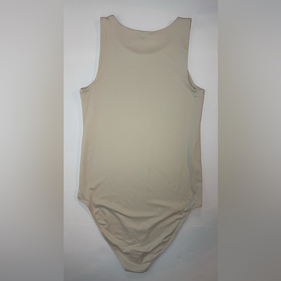 LOFT Versa 360 Knit Tank Bodysuit White Clay Cream Sleeveless Basics Size M - Picture 2 of 9